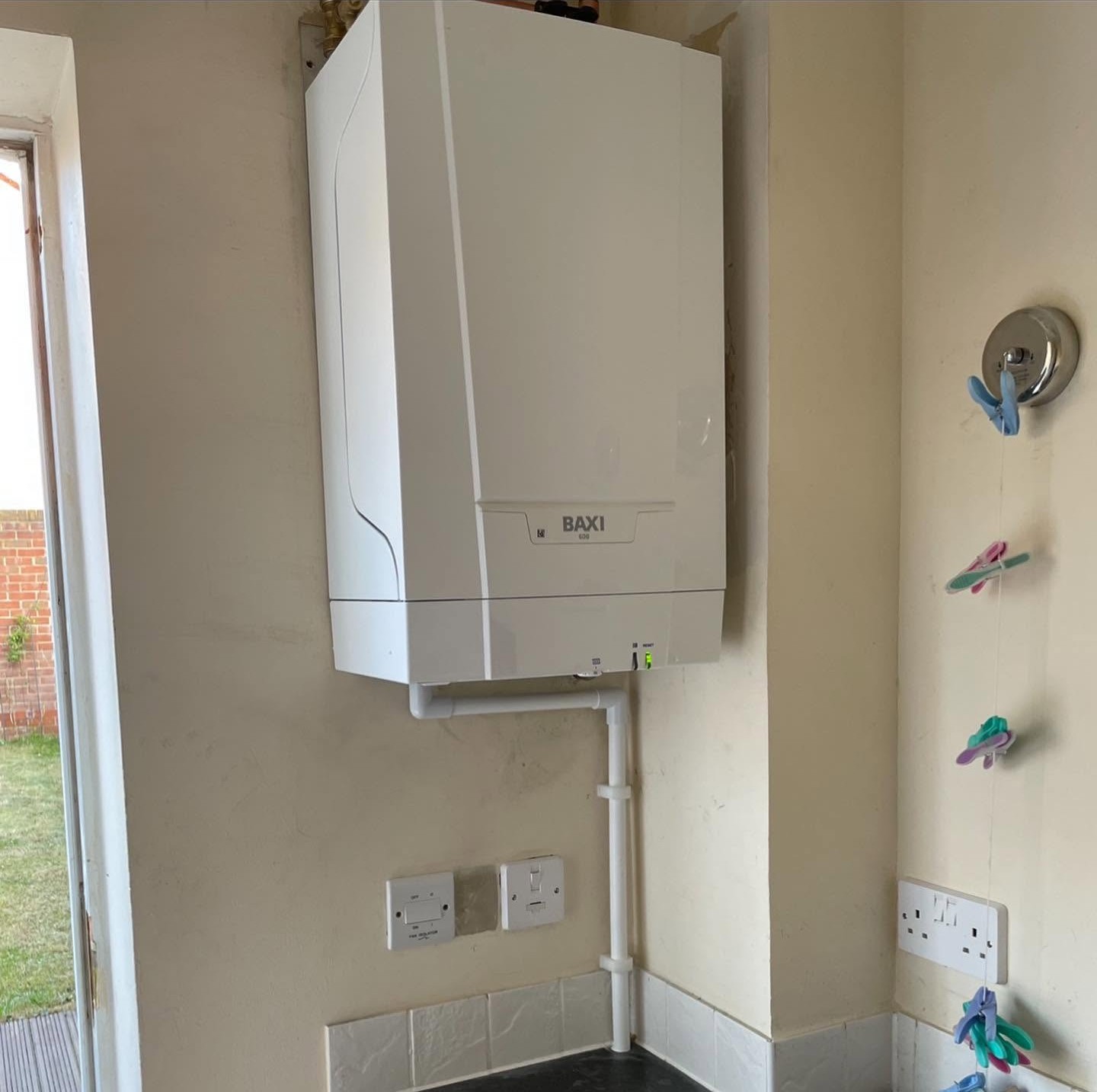 New combi boiler installation with neat gas and water pipework